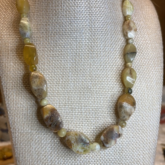 Vintage EUC Jay King Mine Finds Yellow Opal Gemstone Necklace. - Picture 9 of 10